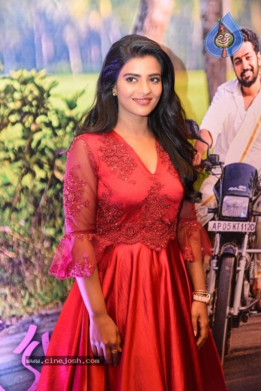 Aishwarya Rajesh Photos - 8 / 15 photos