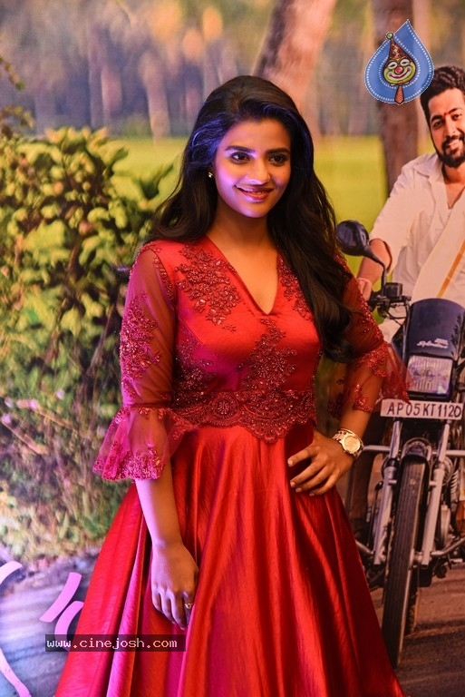 Aishwarya Rajesh Photos - 11 / 15 photos