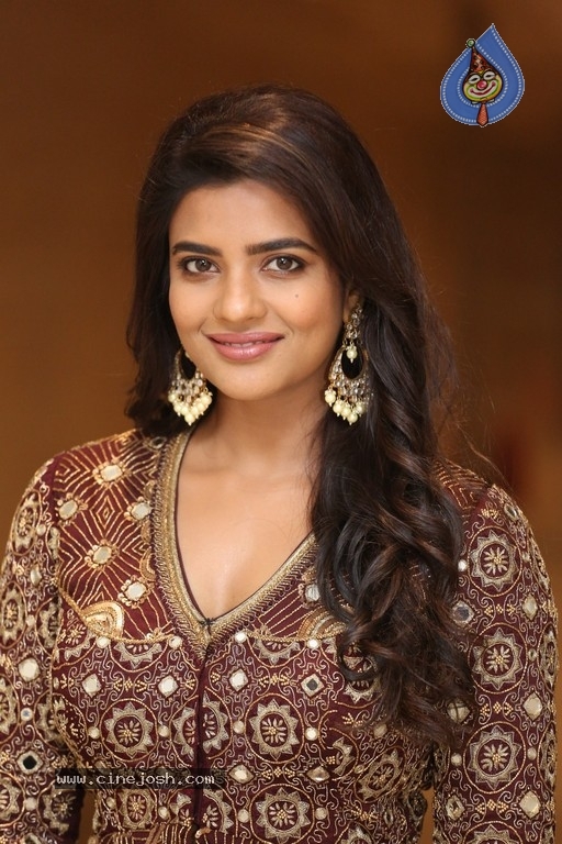 Aishwarya Rajesh Photos - 2 / 16 photos