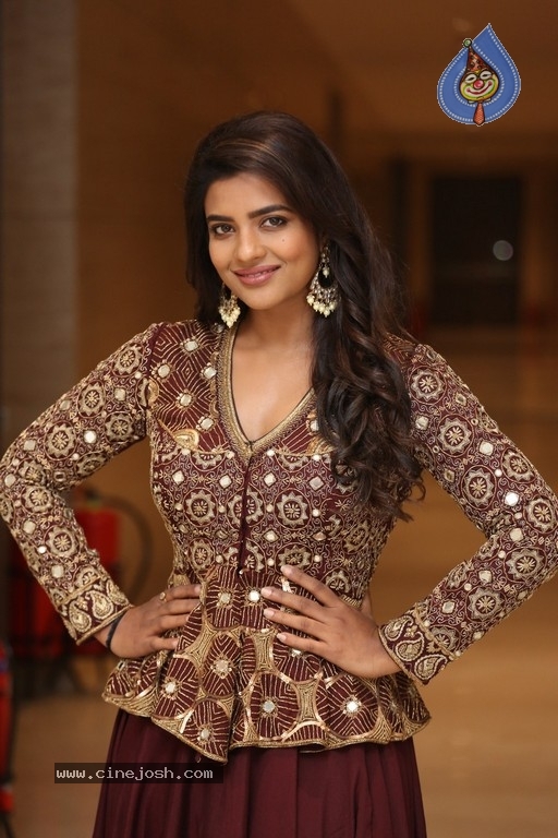 Aishwarya Rajesh Photos - 3 / 16 photos