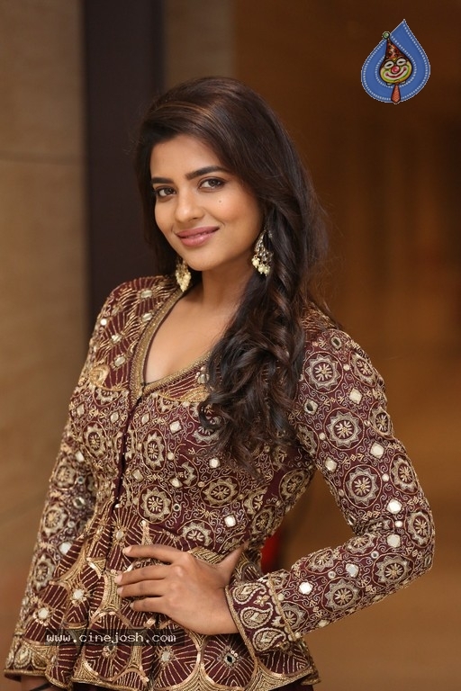 Aishwarya Rajesh Photos - 6 / 16 photos