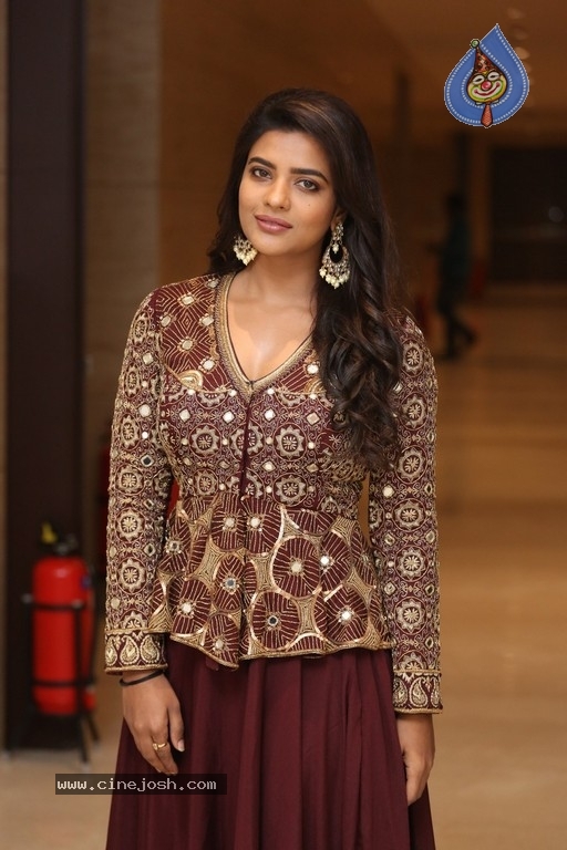 Aishwarya Rajesh Photos - 7 / 16 photos