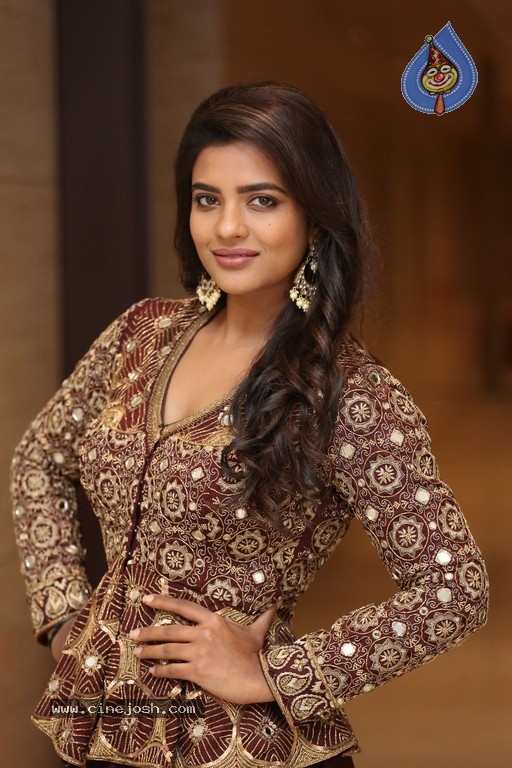 Aishwarya Rajesh Photos - 8 / 16 photos