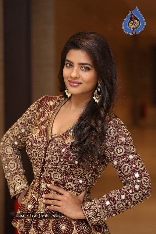 Aishwarya Rajesh Photos - 12 / 16 photos