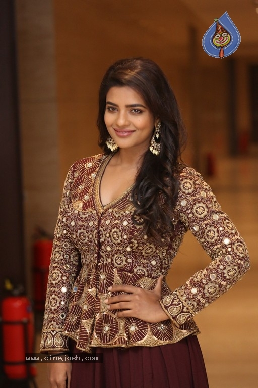 Aishwarya Rajesh Photos - 13 / 16 photos