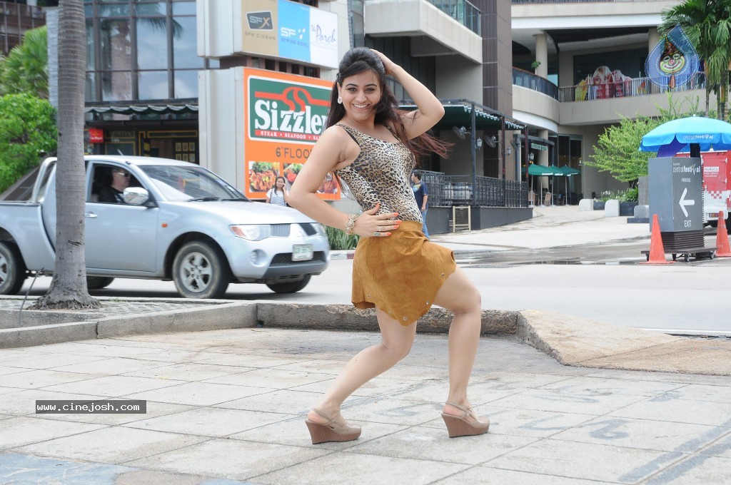 Aksha Hot Gallery - 55 / 66 photos