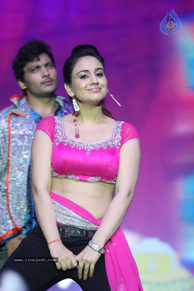 Aksha Hot Gallery - 17 / 53 photos
