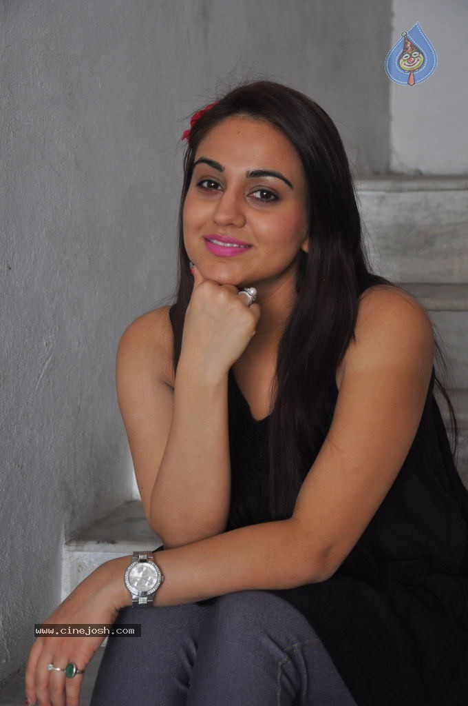 Aksha Latest Photos - 4 / 50 photos