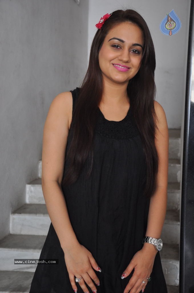 Aksha Latest Photos - 29 / 50 photos