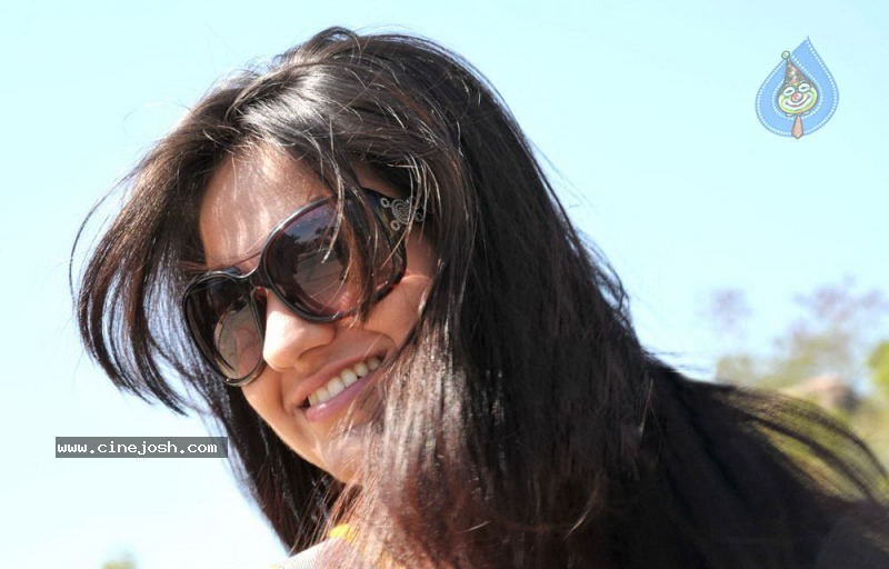 Aksha Latest Stills - 3 / 26 photos