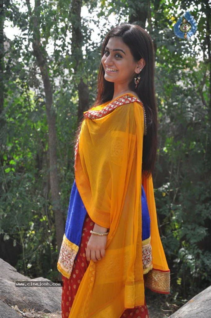 Aksha Latest Stills - 9 / 32 photos