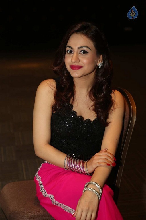 Aksha New Images - 30 / 38 photos