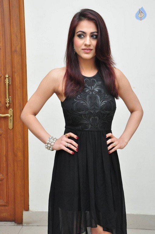Aksha New Photos - 9 / 42 photos