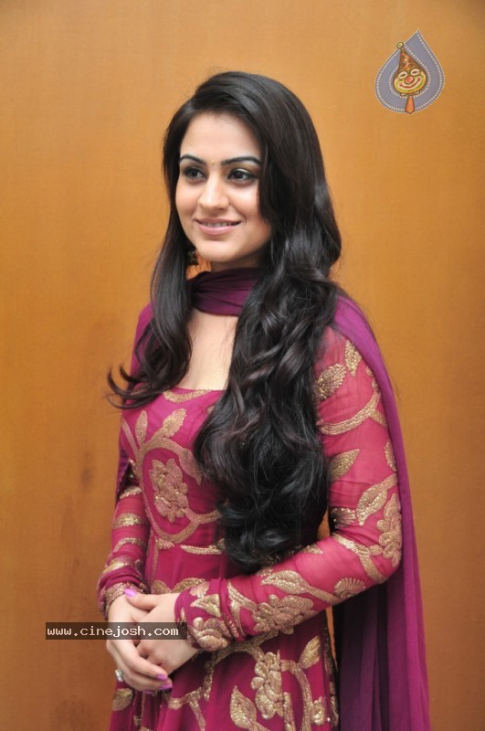 Aksha New Stills - 12 / 56 photos