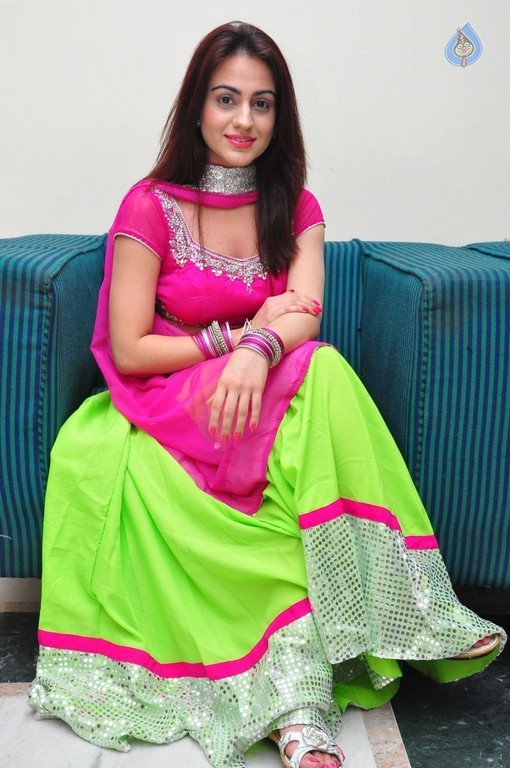 Aksha Photos - 2 / 34 photos