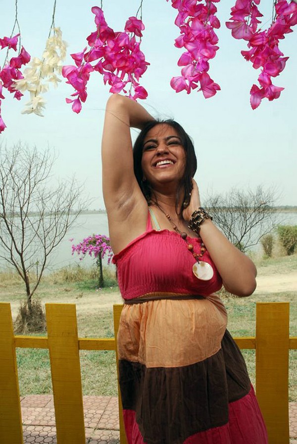 Aksha - 32 / 85 photos