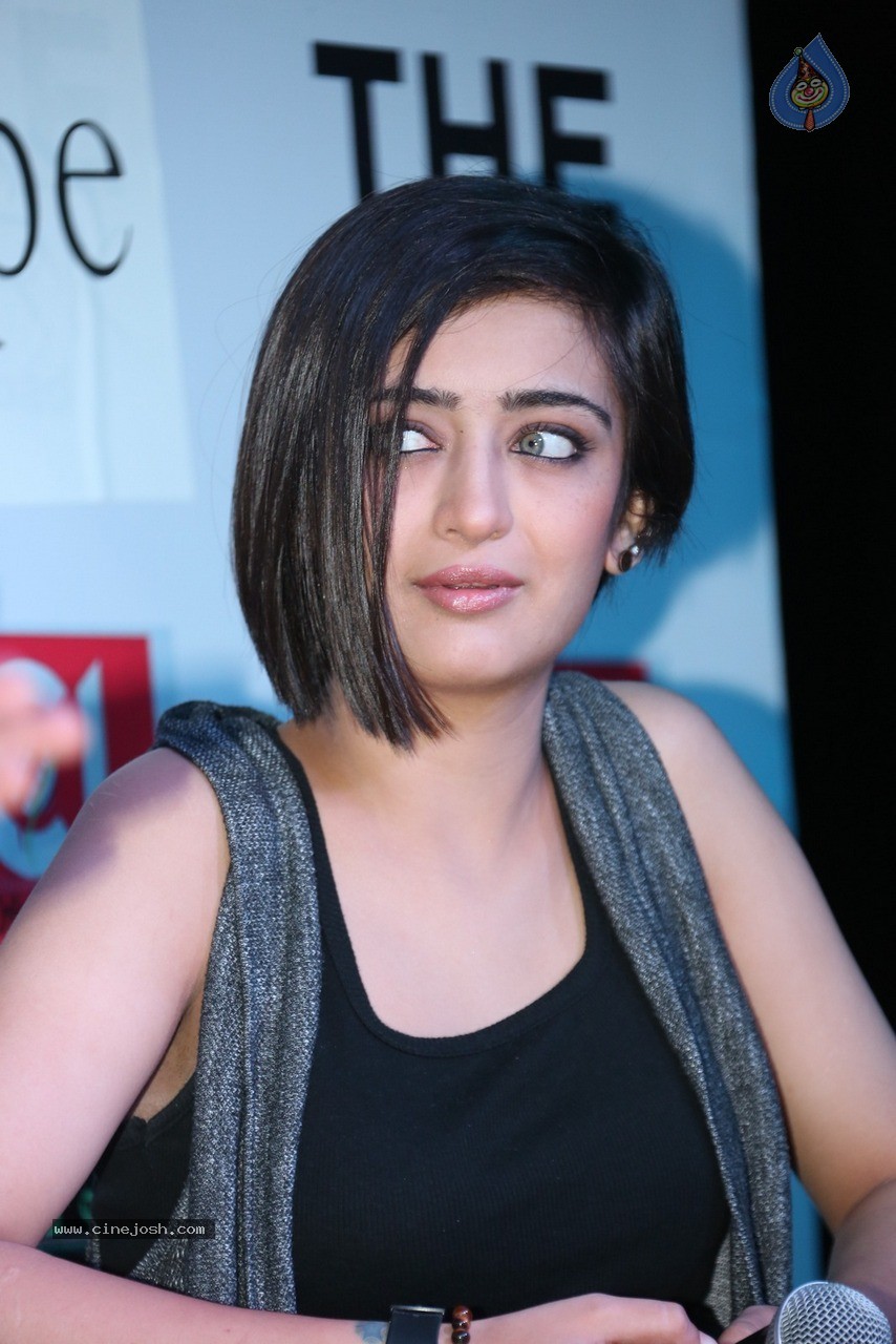 Akshara Haasan At Shamitabh Pm 60 Photos Page 3 Photos Gallery She posted this picture on twitter with the caption, first time wearing a saree properly and moving around comfortably. akshara haasan at shamitabh pm 60