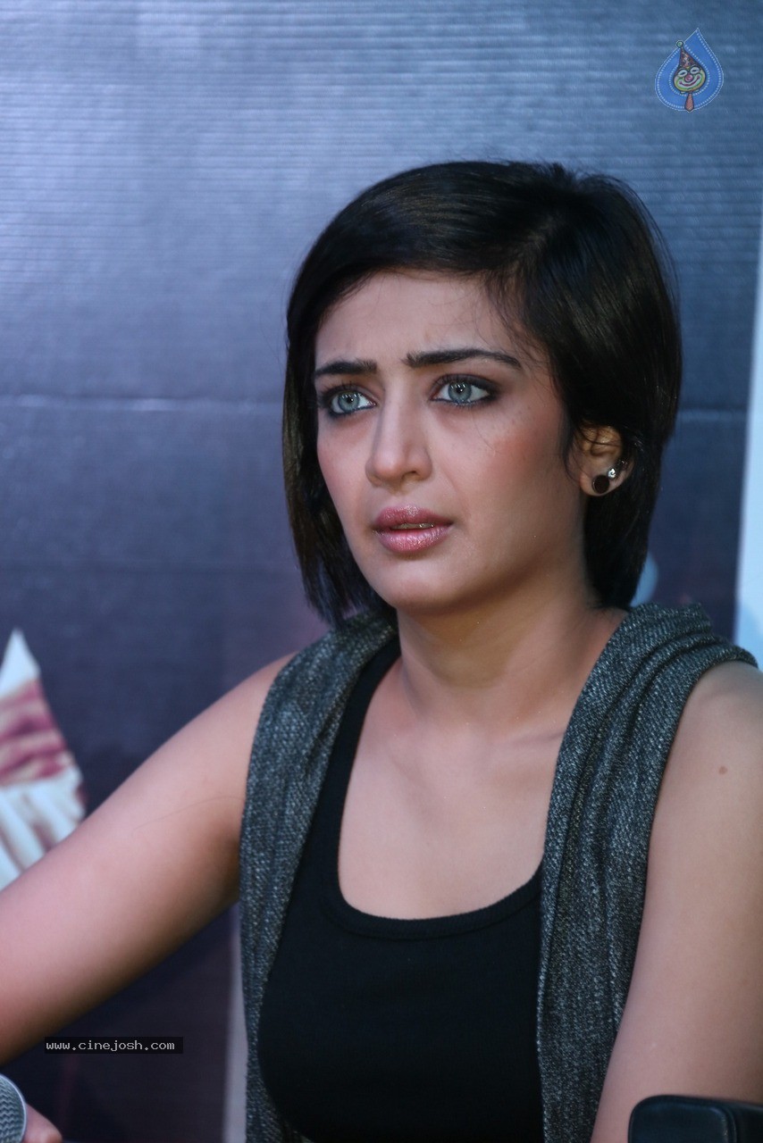Akshara Haasan At Shamitabh Pm Photo 35 Of 60 Mumbai, maharashtra january 07 : akshara haasan at shamitabh pm photo
