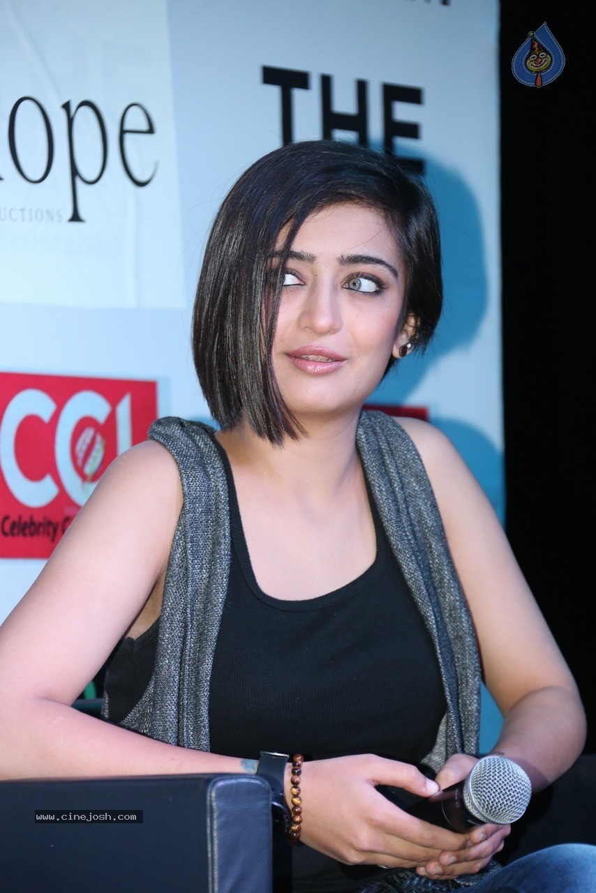 Akshara Haasan at Shamitabh PM - Photo 52 of 60 Akshara Haasan at Shamitabh PM - Photo 52 of 60