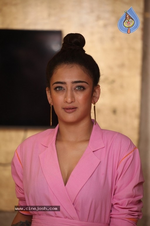 Akshara Haasan Gallery - 2 / 18 photos