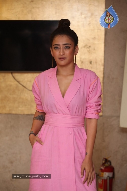 Akshara Haasan Gallery - 9 / 18 photos