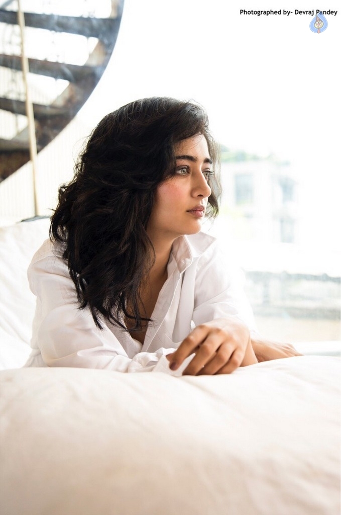 Akshara Haasan New Pics - 5 / 12 photos