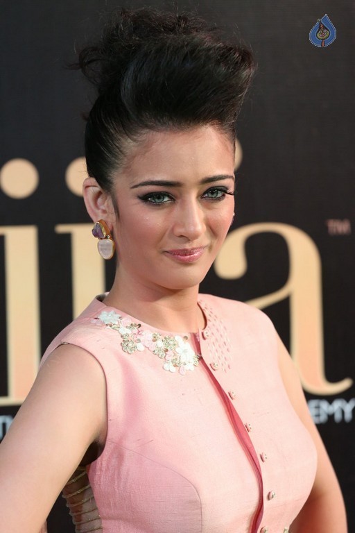 Akshara Haasan New Pics - 1 / 27 photos