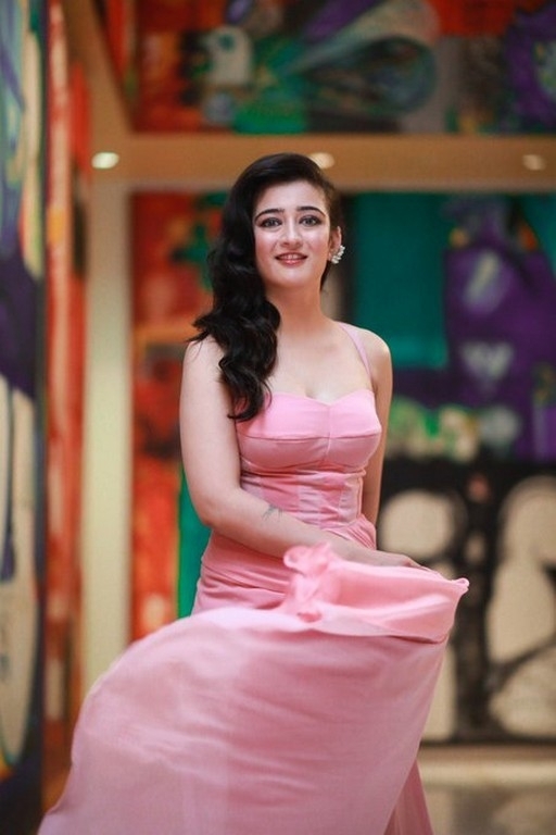 Akshara Haasan Photos - 1 / 3 photos