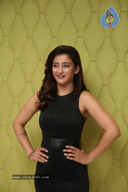 Akshara Haasan Photos - 6 / 21 photos