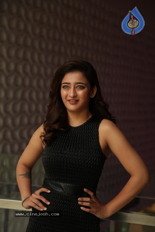 Akshara Haasan Photos - 7 / 21 photos