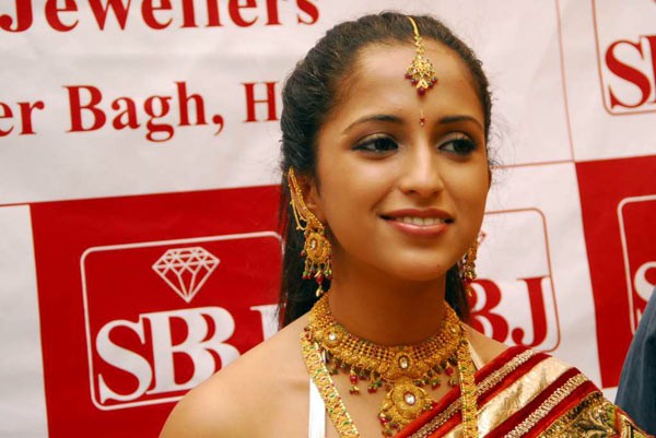 Akshita - 33 / 78 photos