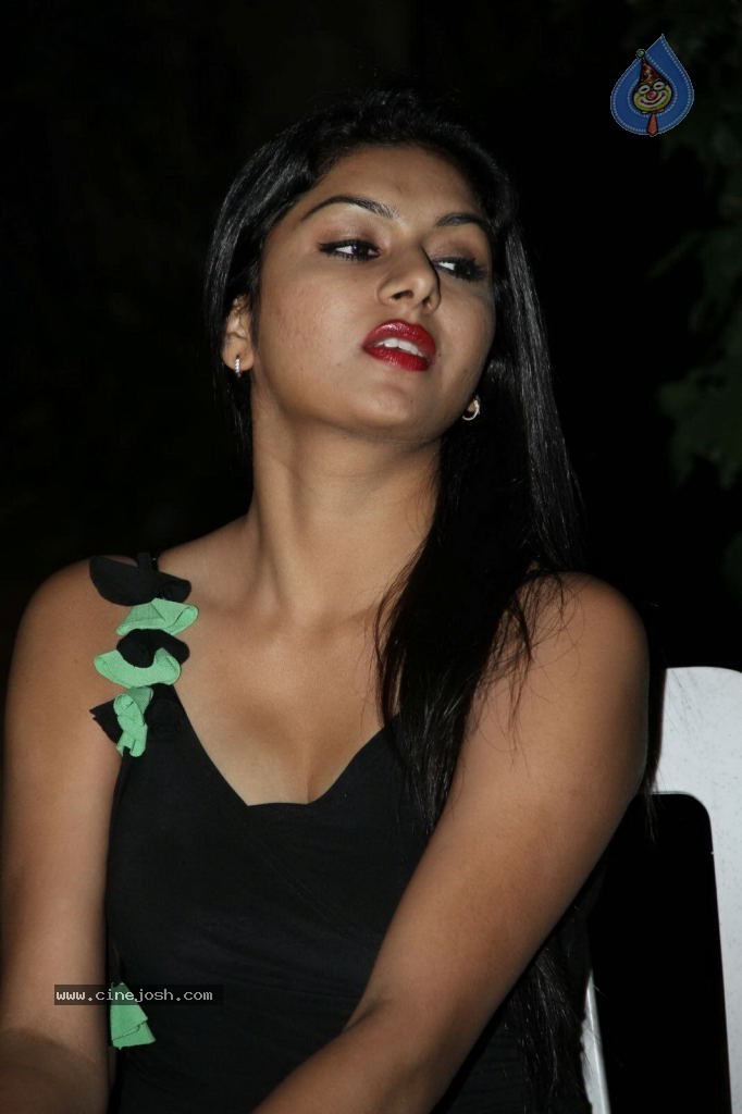 Akshida Hot Photos - 11 / 82 photos