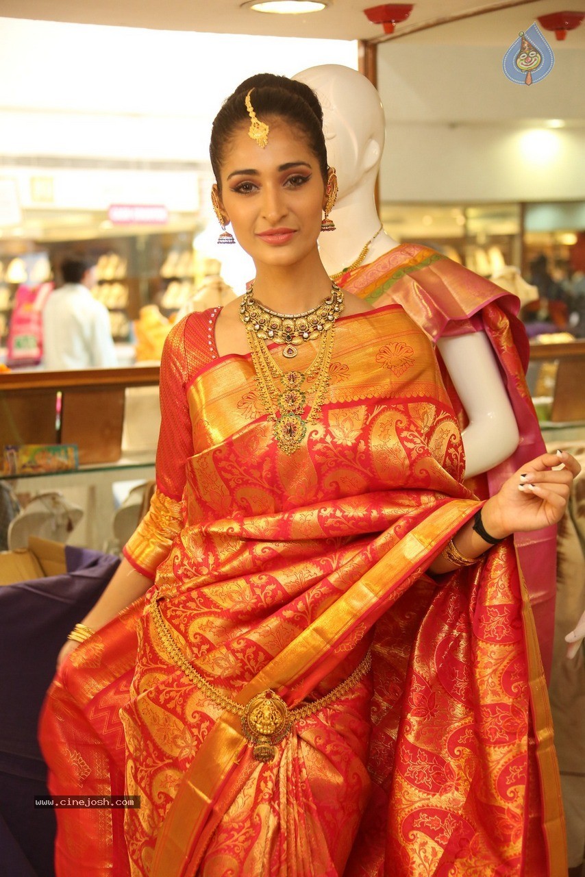 Alankrita Sahai Stills - 2 / 57 photos