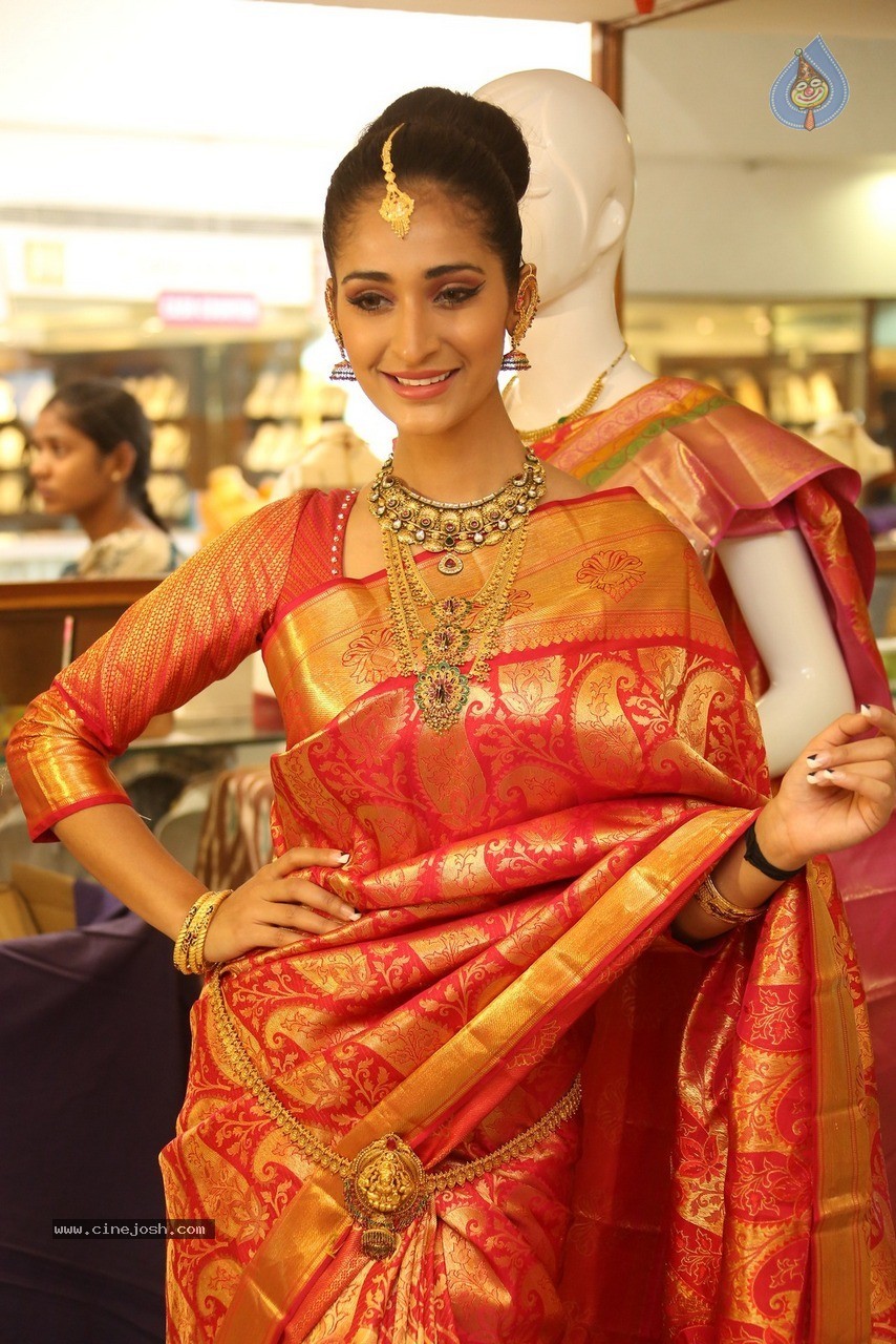 Alankrita Sahai Stills - 51 / 57 photos
