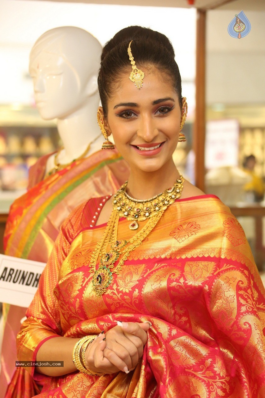Alankrita Sahai Stills - 52 / 57 photos