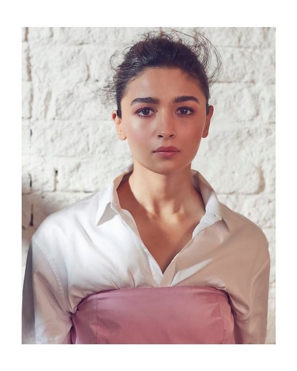 Alia Bhatt Stills - 18 / 20 photos