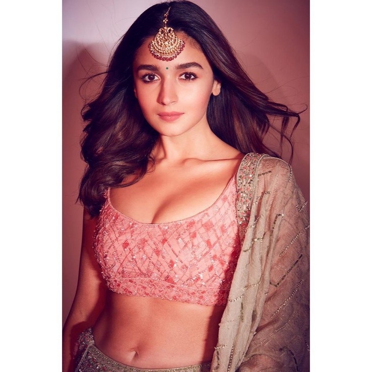 Alia Bhatt Stills - 19 / 20 photos