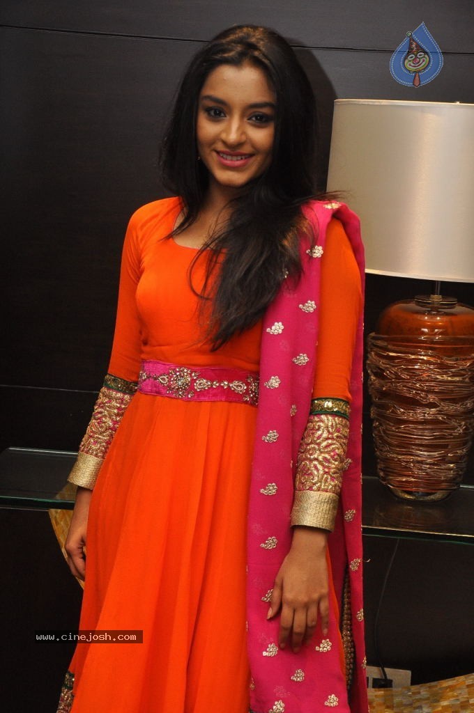 Alisha Baig Stills - 11 / 41 photos
