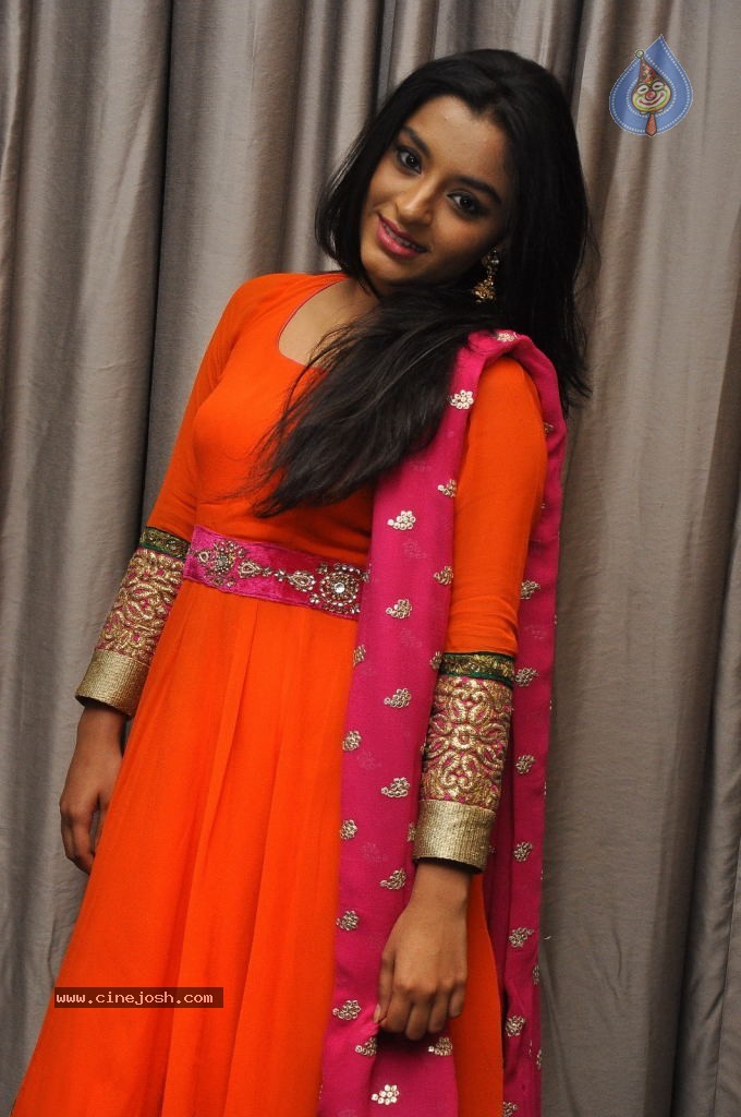 Alisha Baig Stills - 24 / 41 photos