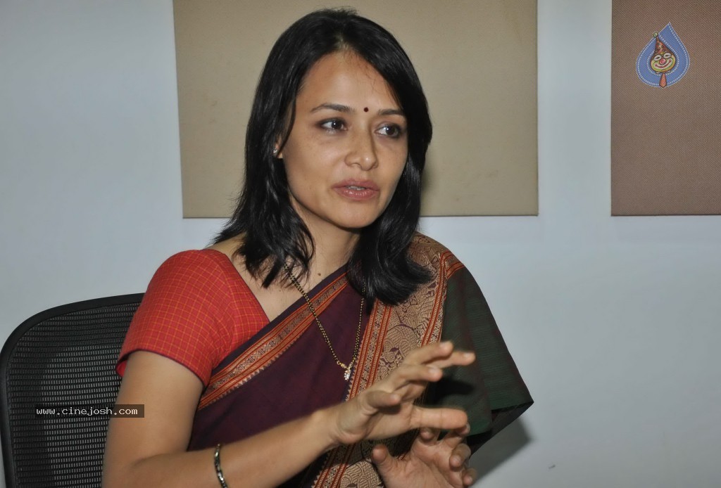 Amala Akkineni Stills - 5 / 64 photos