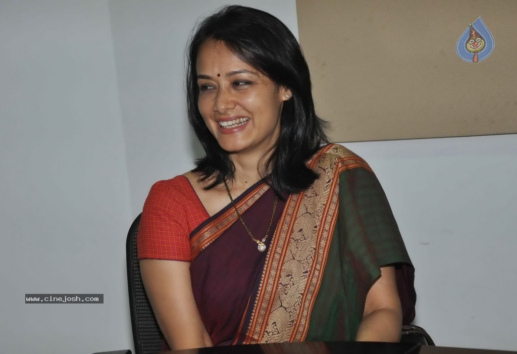 Amala Akkineni Stills - 14 / 64 photos