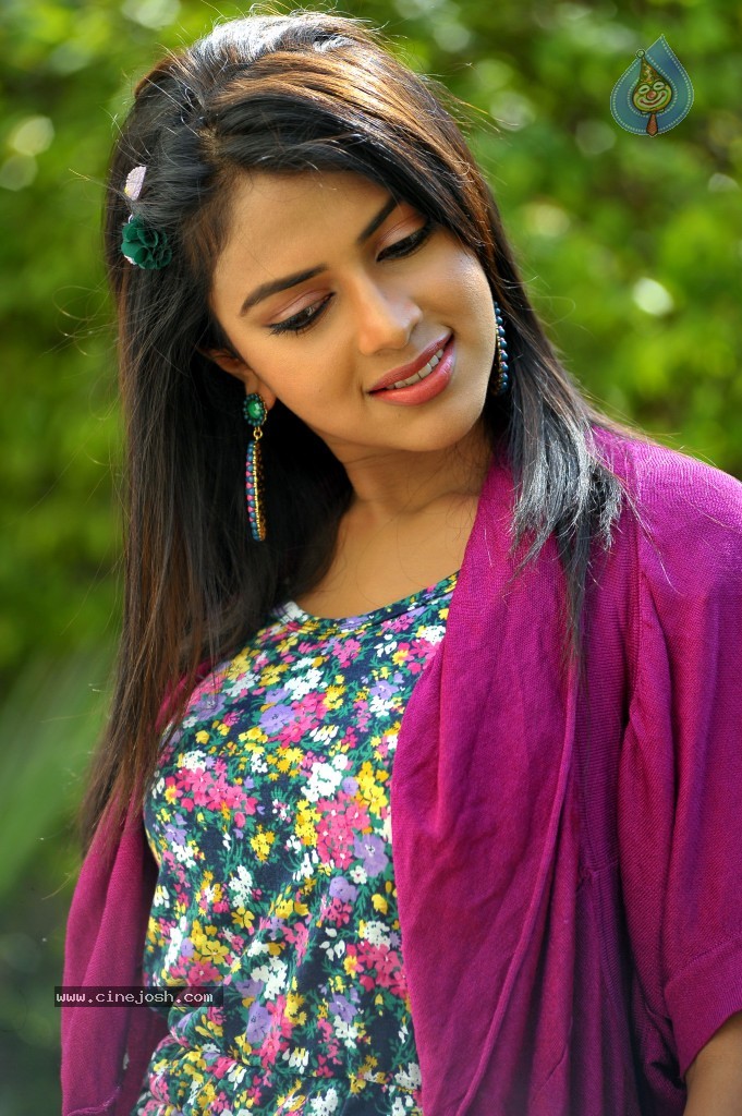 Amala Paul Hot Gallery - 20 / 52 photos