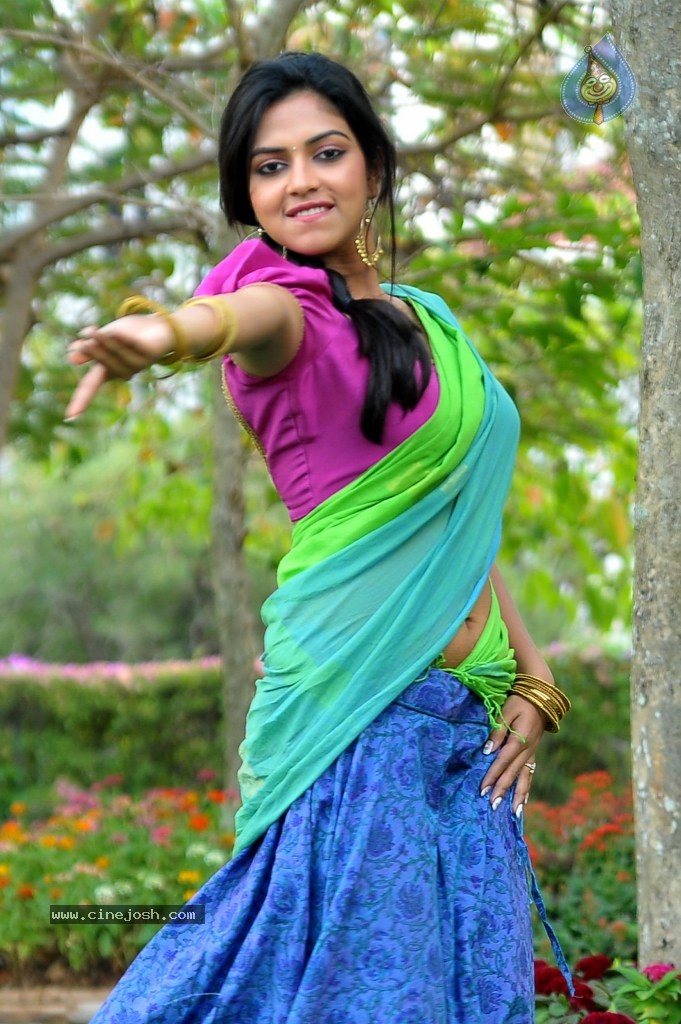 Amala Paul Hot Gallery - 25 / 52 photos