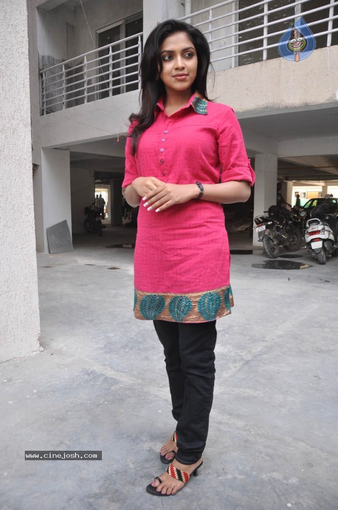 Amala Paul Latest Stills - 17 / 54 photos