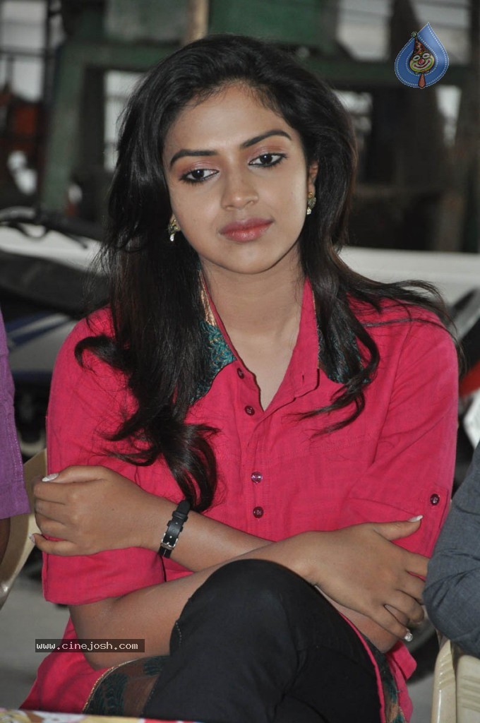 Amala Paul Latest Stills - 20 / 54 photos