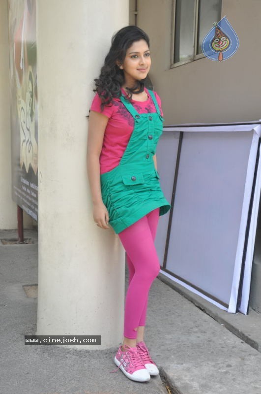 Amala Paul New Gallery - 27 / 69 photos