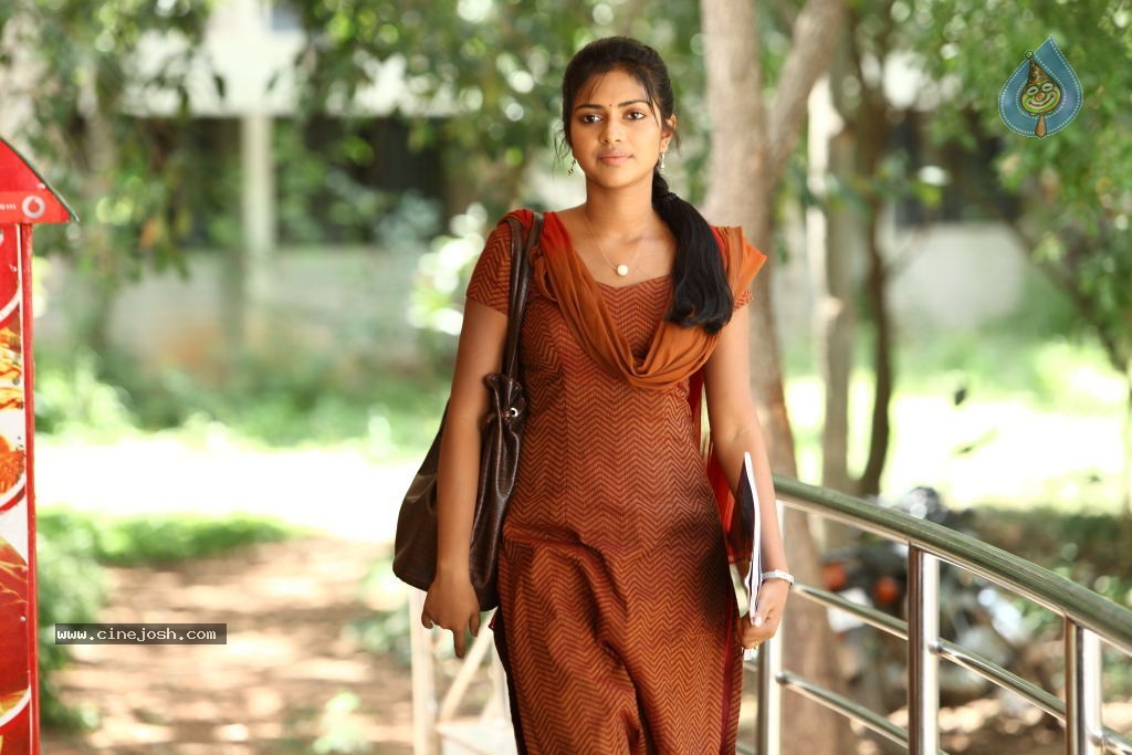 Amala Paul New Gallery - 22 / 58 photos