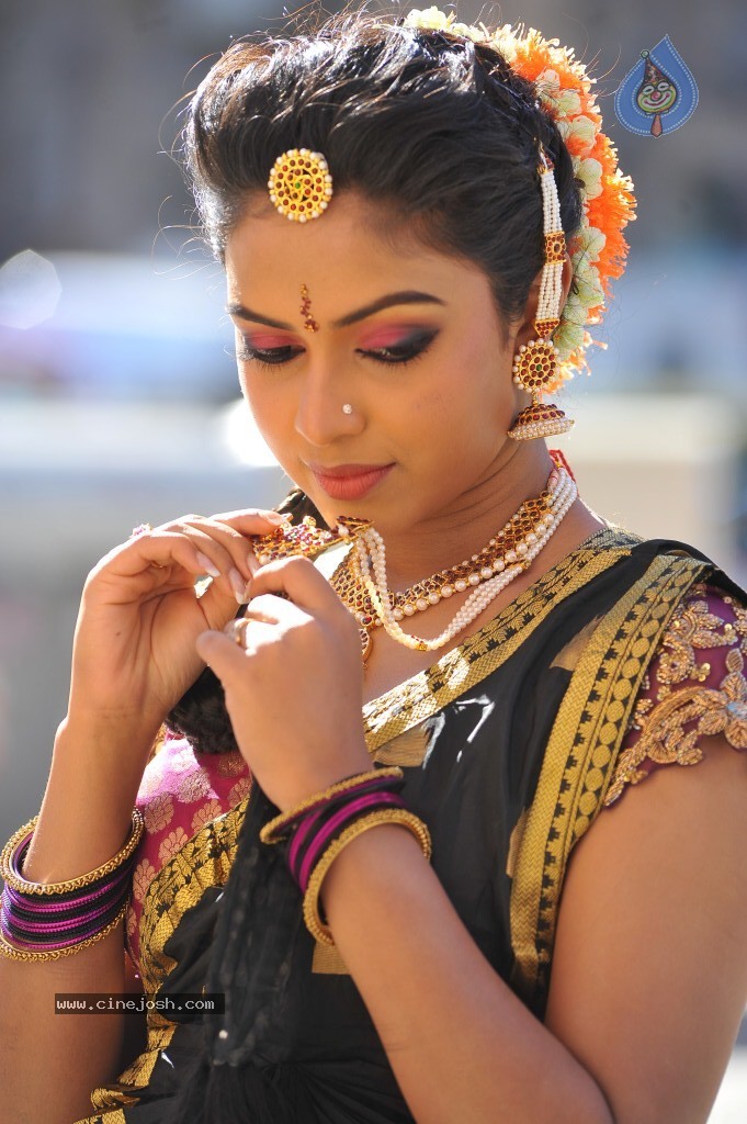 Amala Paul New Photos - 38 / 95 photos
