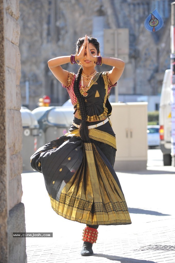 Amala Paul New Photos - 74 / 95 photos
