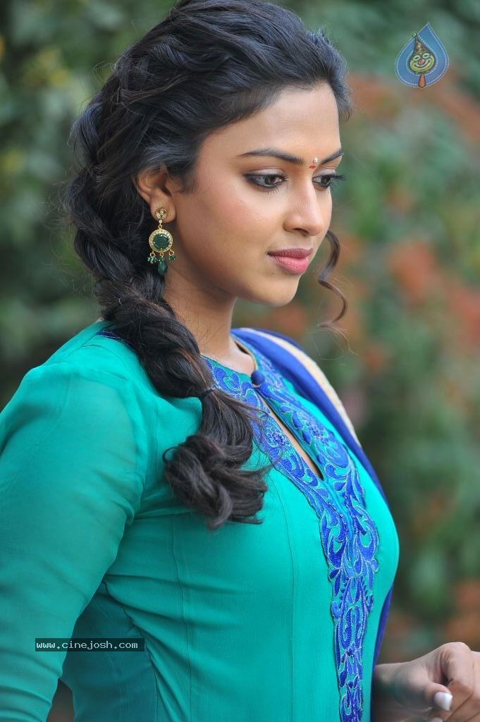 Amala Paul New Photos - 53 / 60 photos